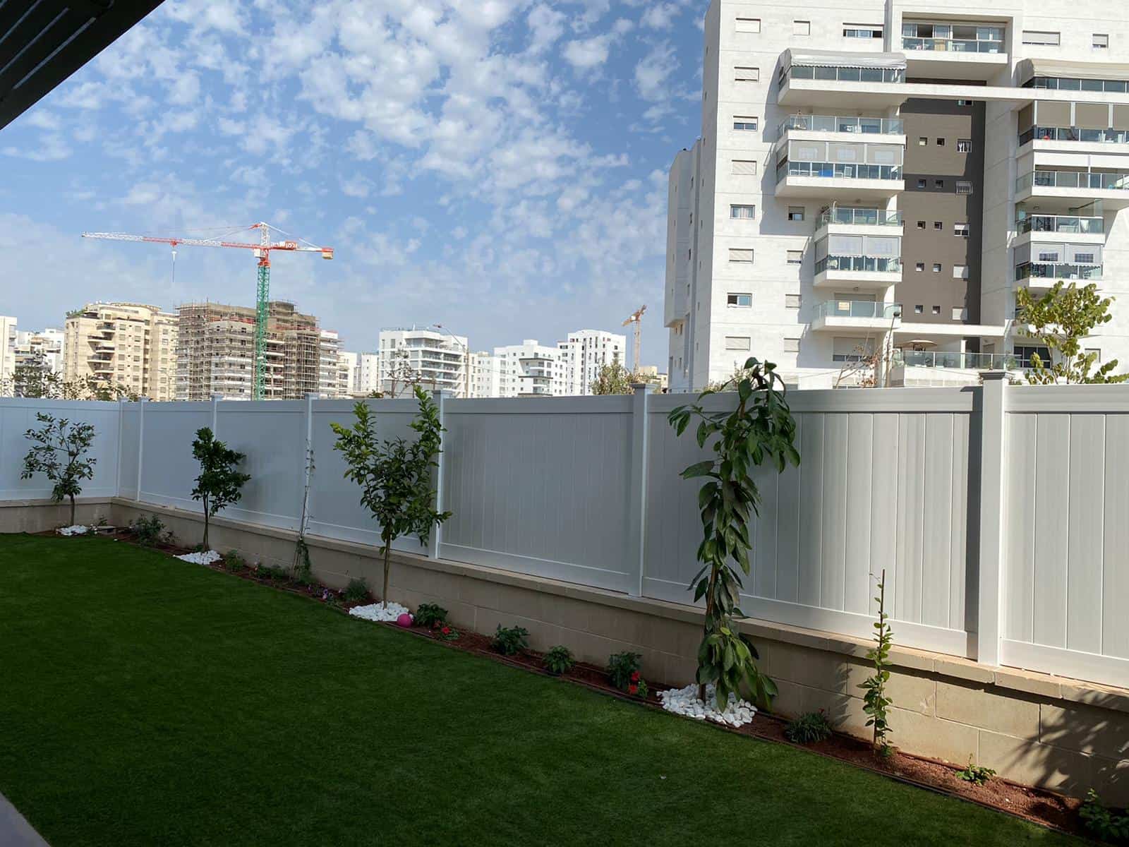 התקנת גדר PVC בחולון