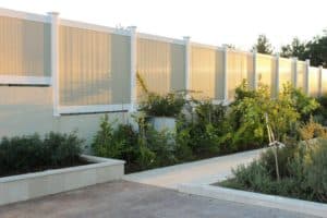 גדר PVC בצבע בז'/לבן דגם חרמון