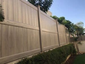 גדר PVC חרמון בגוון מייפל - גדרות פנסי