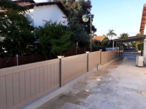 גדר של פנסי דגם חרמון צבע בז'