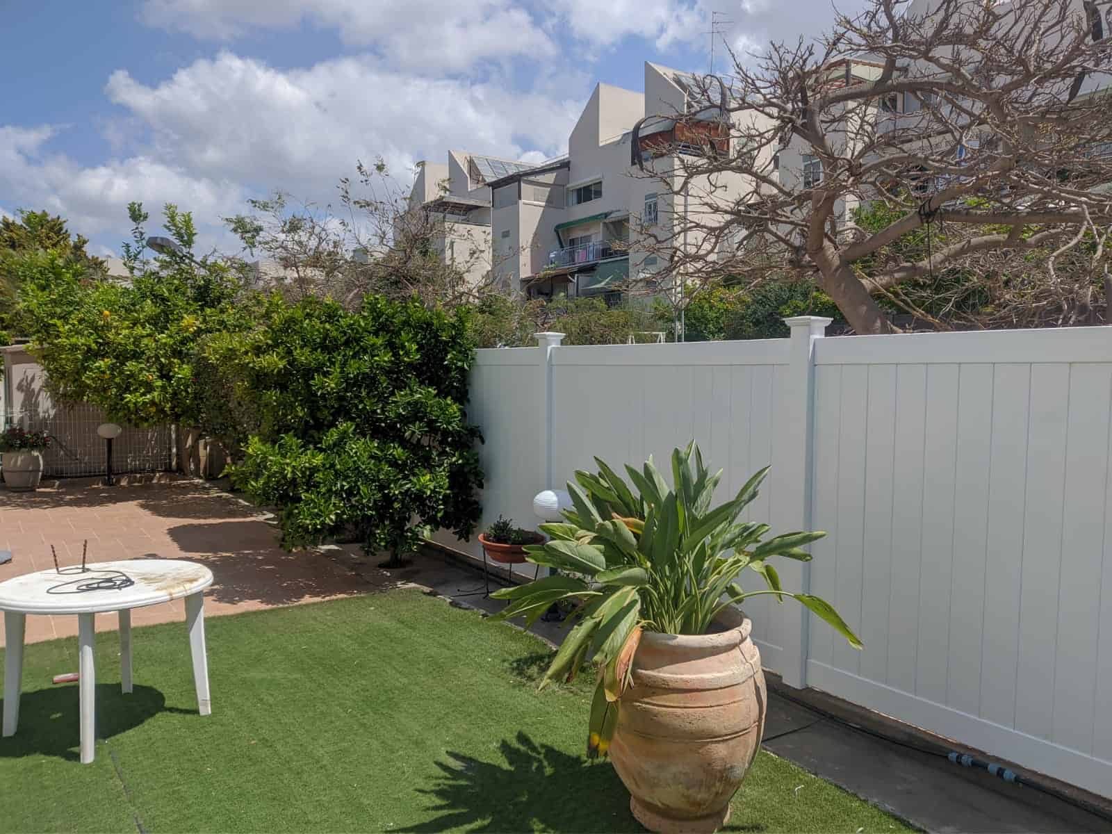 גדר PVC חרמון (לבן) לפרטיות מוחלטת | Fency גדרות יוקרה לבית