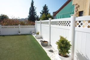 גדר PVC