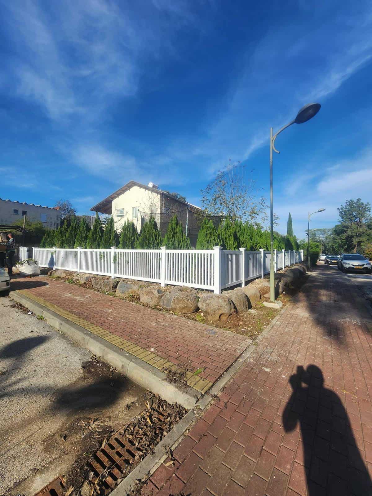 גדר PVC דגם אדיר | Fency גדרות יוקרה לבית