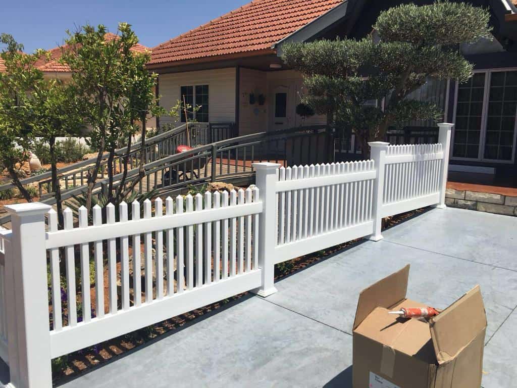 גדר PVC דגם אדיר | Fency גדרות יוקרה לבית